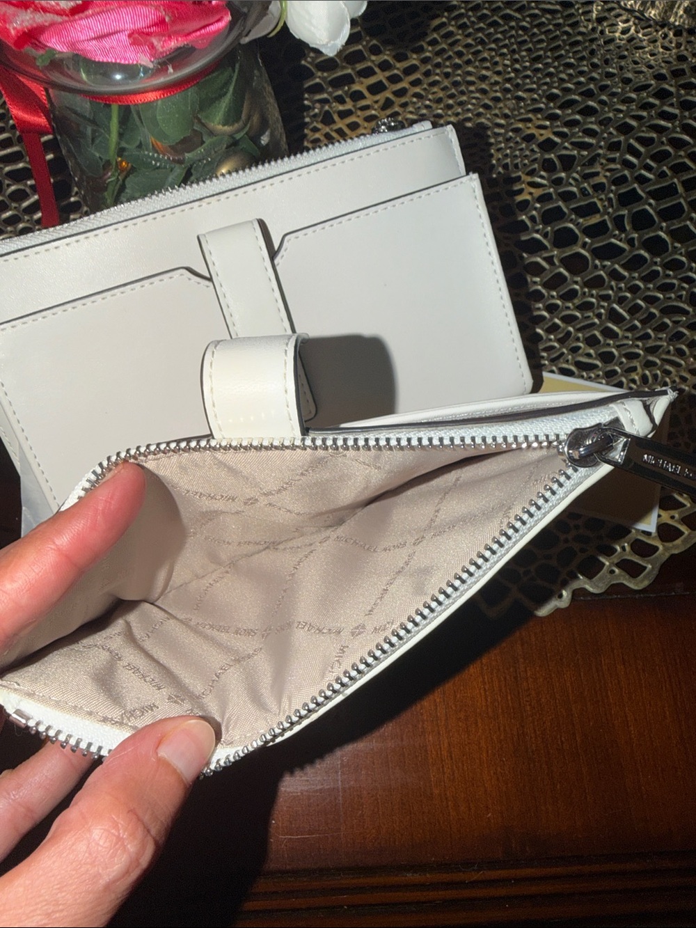 NWOT Michael Kors White Quilted Leather Zip Wristlet Wallet - Picture 6 of 9